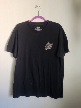 Black Men's Short Sleeve Crewneck T-Shirt with Wolf Head Graphic